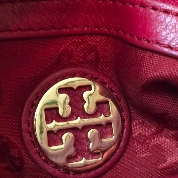 Tory Burch Amanda Red Leather Saddle Crossbody Bag Gold Logo NWT - Picture 14 of 14